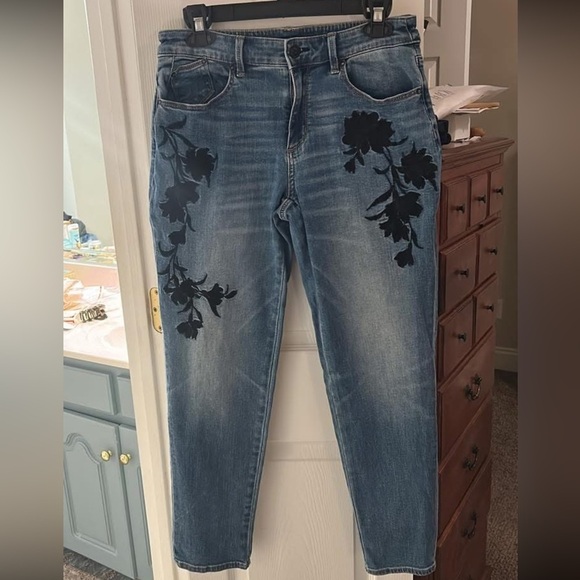 Chico's Boyfriend Ankle Floral Embroidered Blue Jeans SZ 0R/4 30/29 - Picture 1 of 4